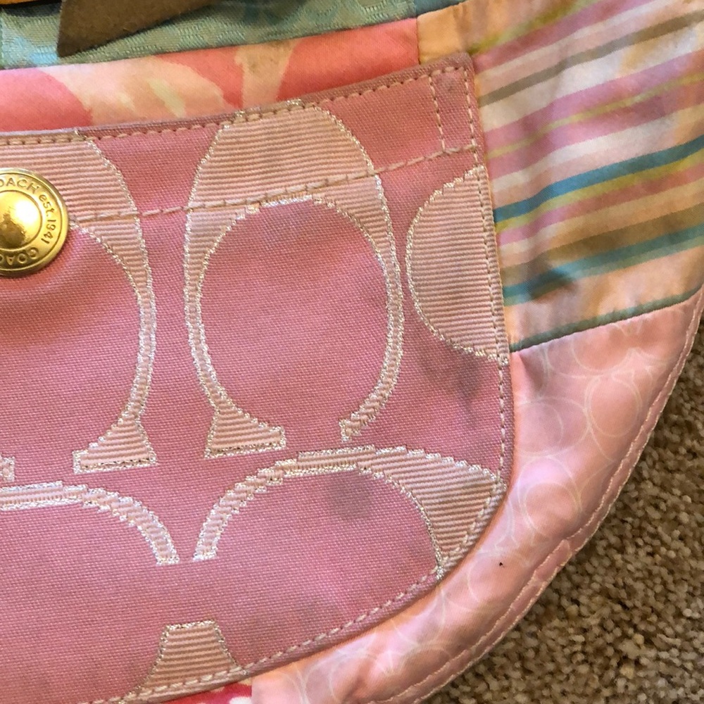 Spring patch Coach purse - Picture 3 of 4